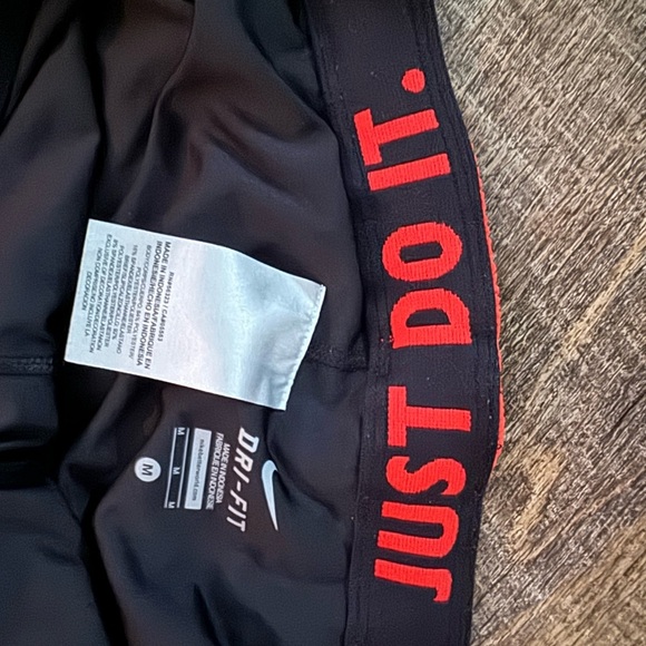 nike running shorts - Picture 3 of 3